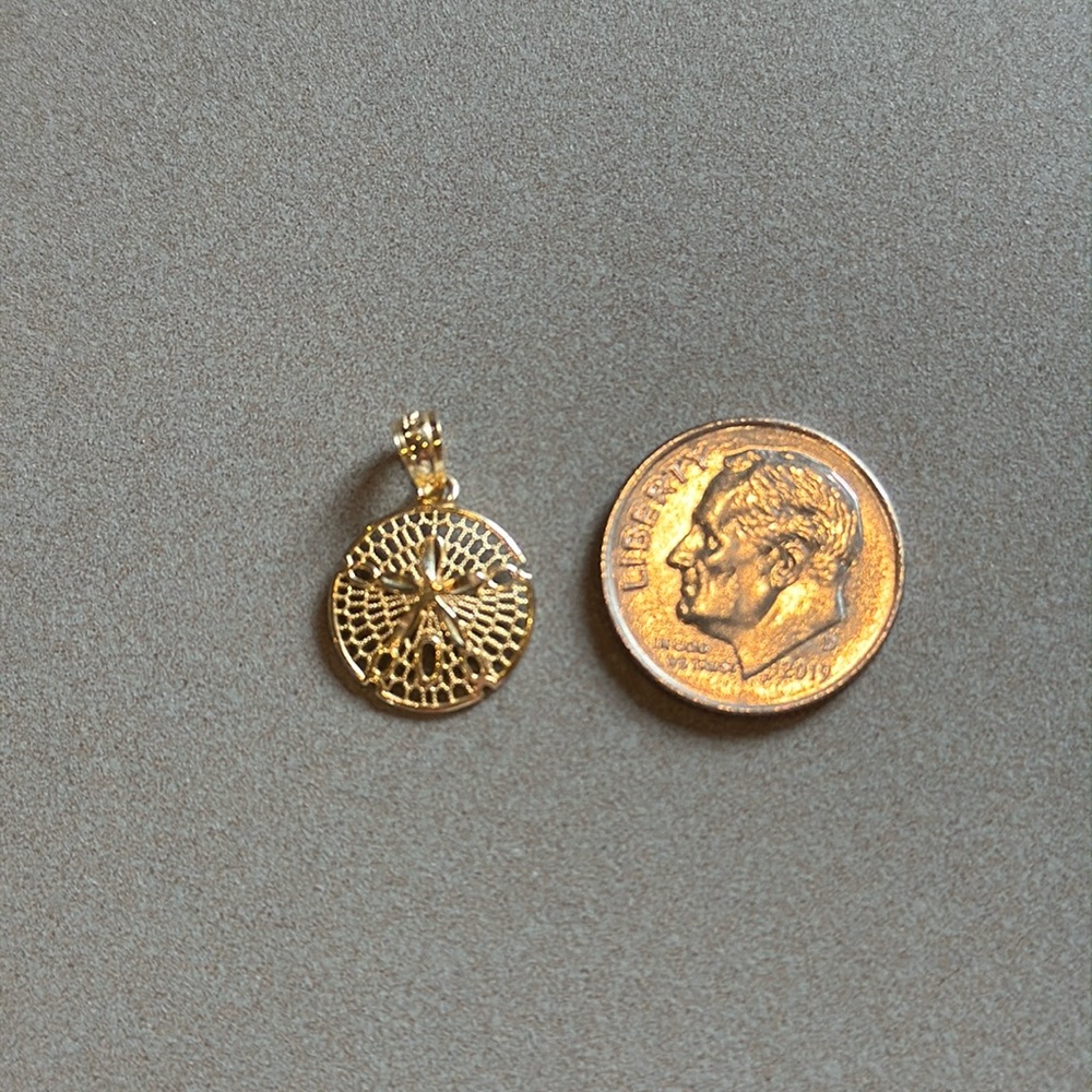 14k Gold Sand Dollar Pendant Charm - Picture 7 of 9